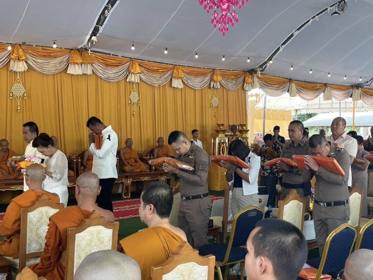 สภ.ท่าตะโก ร่วมพิธีกฐินสามัคคีประจำปีของวัดวังปลาสร้อย