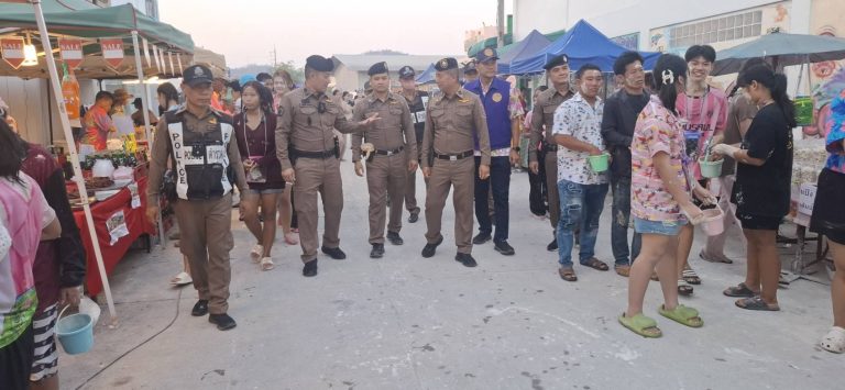 สภ.ท่าตะโก ดูแลรักษาความสงบเรียบร้อยงาน สงกรานต์ตลาดใต้ หมู่ 1 อำเภอท่าตะโก จังหวัดนครสวรรค์